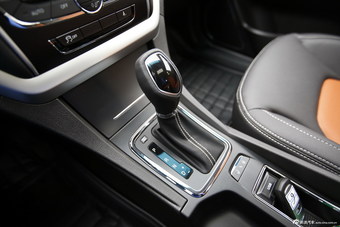 2016款吉利帝豪1.3T自动RS两厢向上版