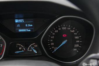 2015款福克斯三厢1.6L自动舒适型