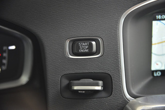 2016款沃尔沃S60L 2.0T自动 T5智驭版