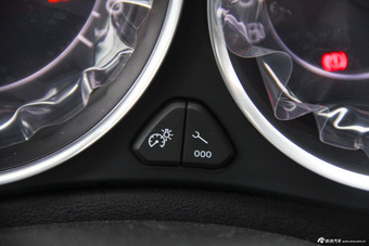 2013款雪铁龙C4L 1.6THP自动劲智版