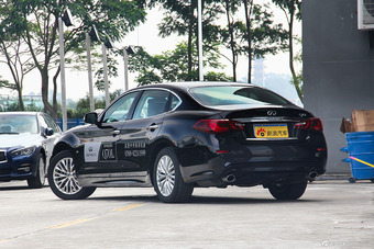 2015款英菲尼迪Q70L 2.5L奢华版