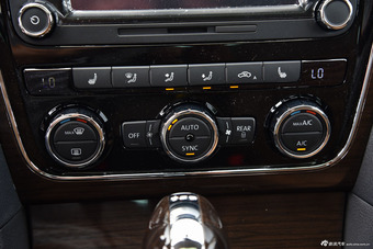 2015款帕萨特1.8T DSG至尊版