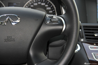 2015款英菲尼迪Q70L 2.5L奢华版