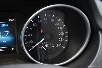 2016款长城哈弗H6 Coupe 1.5T自动两驱精英型