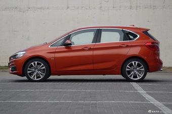 2016款宝马2系旅行车220i 2.0T自动豪华设计套装