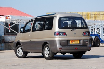 2015款菱智M3 1.6L 7座豪华型