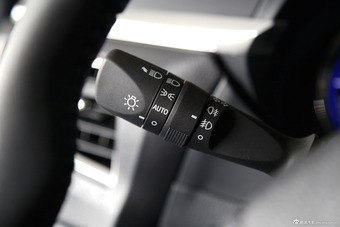 2016款卡罗拉双擎1.8L自动旗舰版