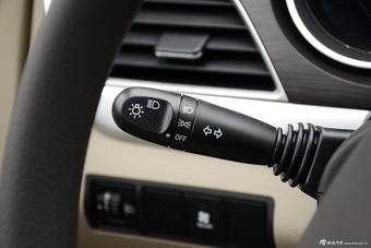 2016款宝骏730 1.5L手动标准版5座