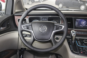 2014款GL8商务车2.4L自动LT豪华商务行政版