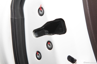 2014款纳智捷 5 Sedan荣耀导航版 1.8T自动尊贵型