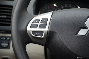 2015款帕杰罗·劲畅3.0L自动四驱旗舰版