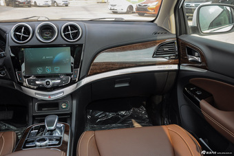 2015款比亚迪唐2.0T自动四驱尊贵型