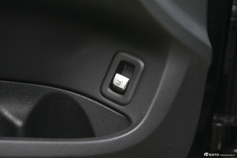 2015款奔驰C级C200L 2.0T自动运动版
