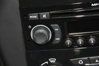 2013款世嘉三厢1.6L手动品尚型CNG