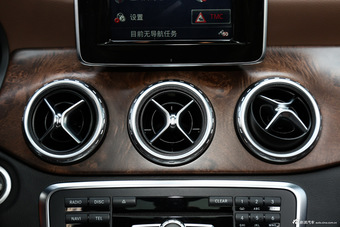 2015款奔驰GLA260 2.0T自动4MATIC 运动型