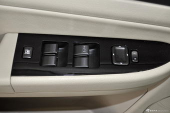 2013款奔腾B50 1.6L手动尊贵型