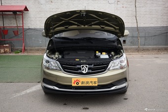 2016款宝骏730 1.5L手动标准版5座