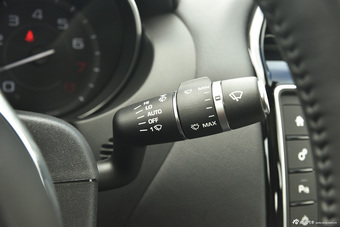 2015款捷豹XE R-SPORT 2.0T自动i4 Ti (200PS)