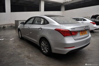 2013款名图1.8GLS自动智能型梦幻银