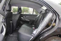 2016款众泰Z300 1.5L手动豪华型