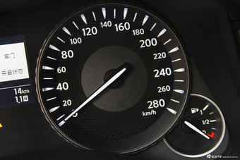 2015款英菲尼迪Q70L 2.5L豪华版