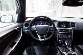 2015款沃尔沃V60 2.0T T5智雅个性运动版