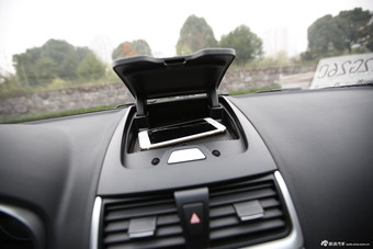 2016款吉利帝豪1.3T自动RS两厢向上版