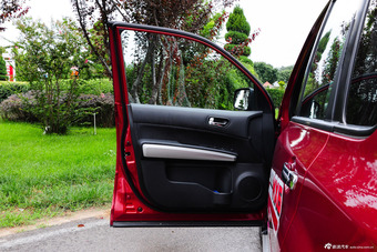 2015款东风风度MX6 2.0L CVT两驱梦想版