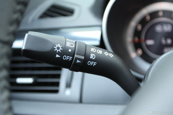 2015款奔腾X80 1.8T自动运动型