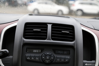 2015款奔奔1.4L手动豪华型国5