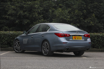 2014款英菲尼迪Q50 3.7L自动豪华运动版