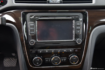 2015款帕萨特1.8T DSG至尊版