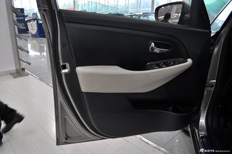 2013款佳乐2.0L自动标准版7座