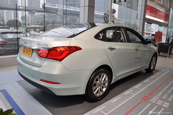 2013款名图1.8GLS自动智能型北极玉