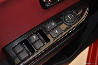 2012款起亚K2 1.4L自动炫酷纪念版两厢