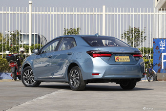 2016款卡罗拉双擎1.8L自动旗舰版