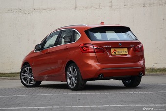 2016款宝马2系旅行车220i 2.0T自动豪华设计套装