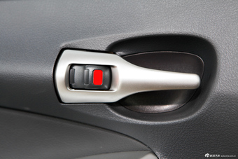 2013款卡罗拉特装版1.8L CVT至酷版GL-i