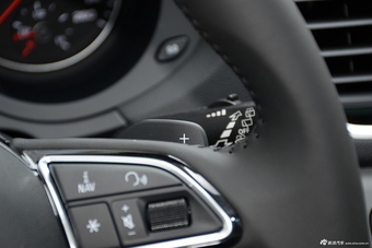 2016款奥迪Q3 2.0T自动quattro全时四驱35TFSI风尚型