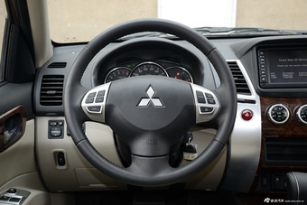 2015款帕杰罗·劲畅3.0L自动四驱旗舰版