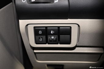 2013款奔腾B50 1.6L手动尊贵型