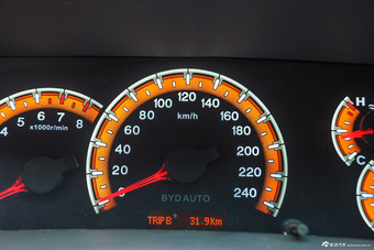 2015款比亚迪全新F3节能版1.5L手动尊贵型