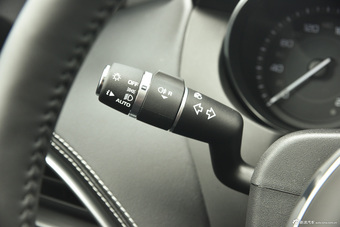2015款捷豹XE R-SPORT 2.0T自动i4 Ti (200PS)