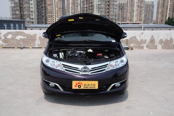 2013款比亚迪M6 2.4L手动豪华型图片