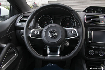 2015款尚酷2.0T自动豪华版