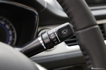 2015款悦翔V7 1.6L自动乐趣型