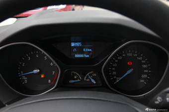 2015款福克斯三厢1.6L自动舒适型