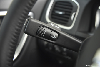 2016款沃尔沃S60L 2.0T自动 T5智驭版