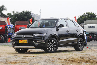 2016款众泰SR7 1.5T手动魔方之心版