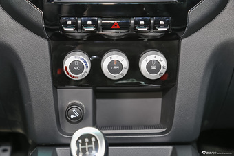 2016款北京BJ40L 2.0T手动四驱尊贵版